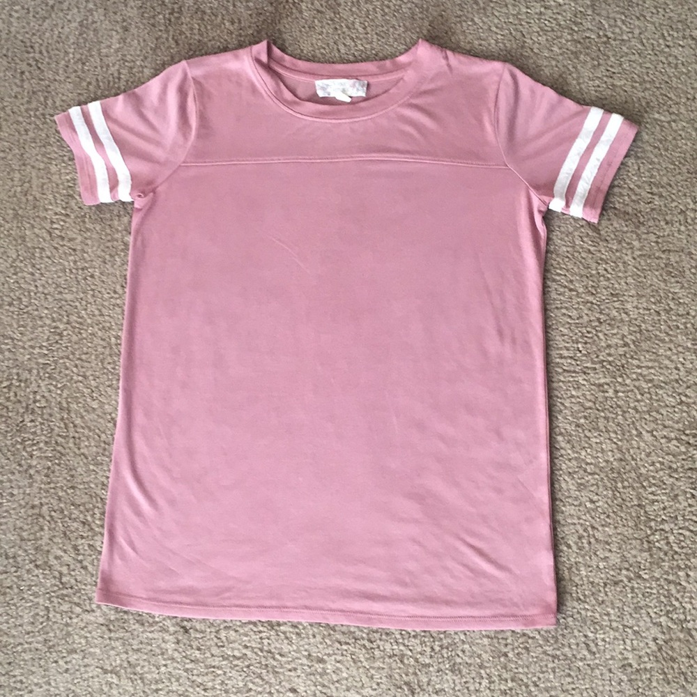 Pink short sleeve t-shirt.